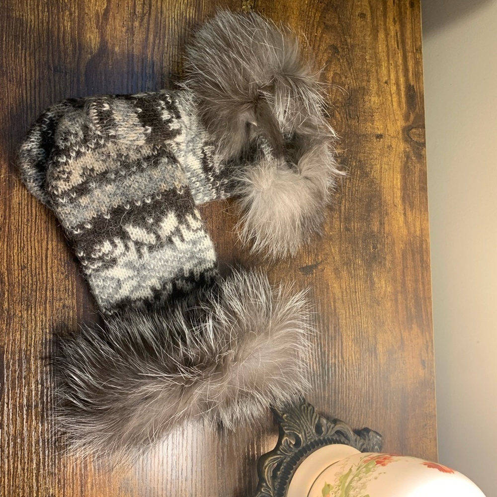 100% Virgin Wool Mitts with Fox Fur Cuffs
